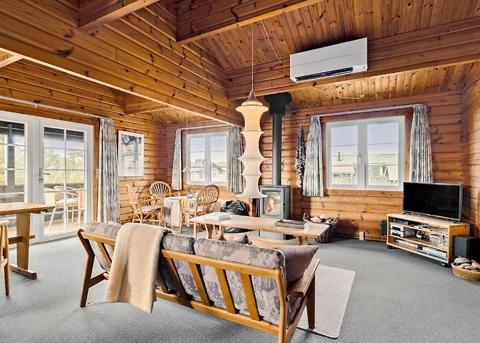 3 Bedroom Amazing In Holiday home